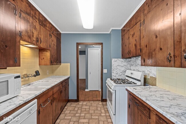 Building Photo - 2940 W Cavett Dr