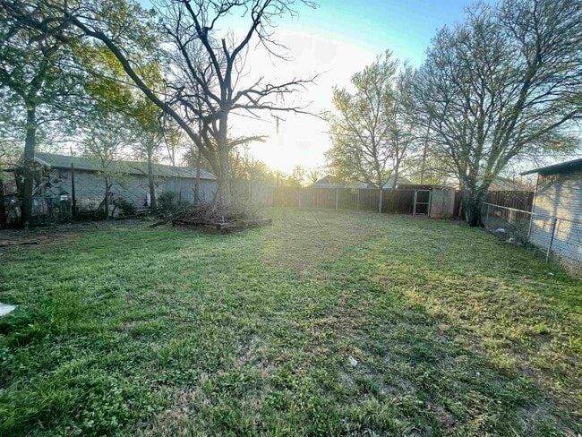 Building Photo - 2104 Taylor St