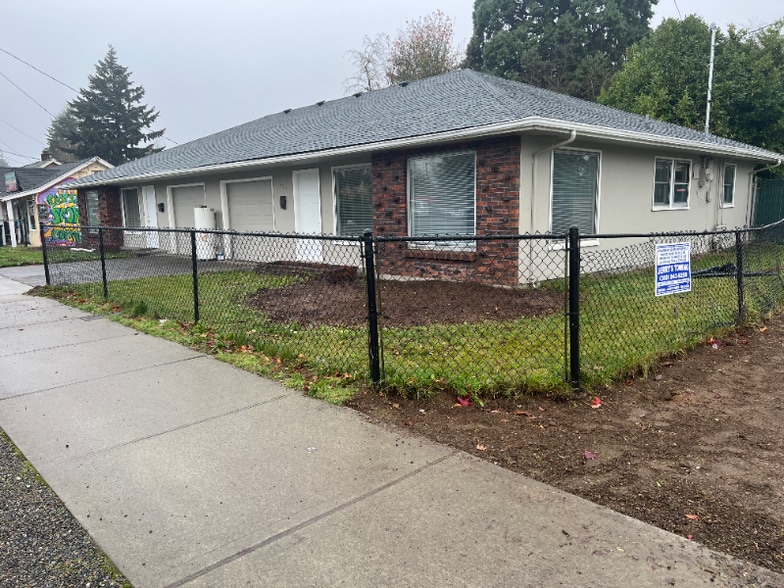 Primary Photo - 2016 State Ave NE