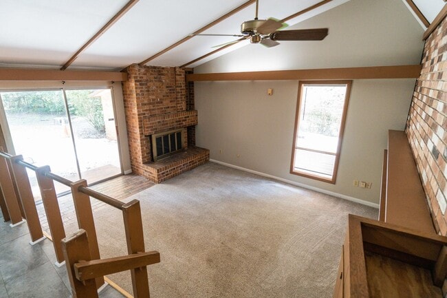 Building Photo - 3BR/2BA Home