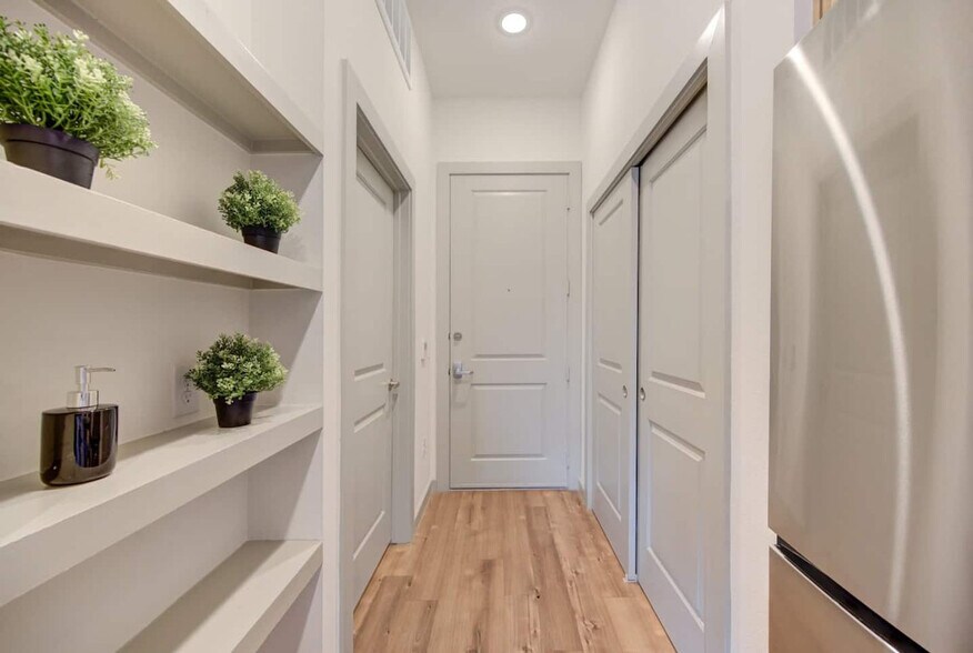 Building Photo - 1111 Shepherd Dr