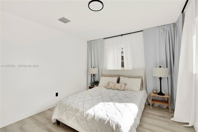 Building Photo - 51 NE 56th Ct