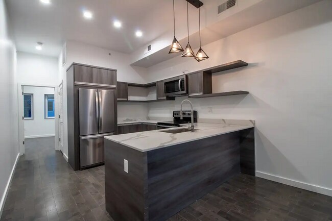 Building Photo - 2028 E Fletcher St