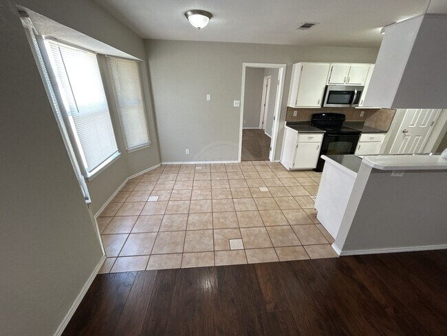 Building Photo - 4507 Lonesome Dove Dr