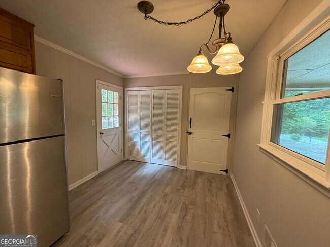 Building Photo - 3155 Oak Dr