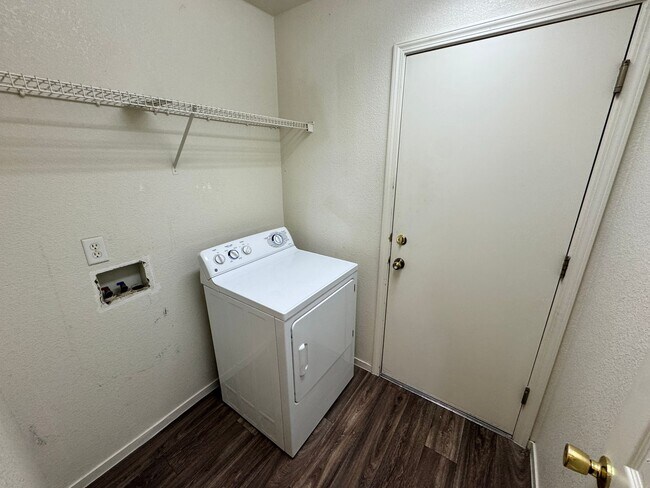 Building Photo - 9480 Canyon Meadows Dr