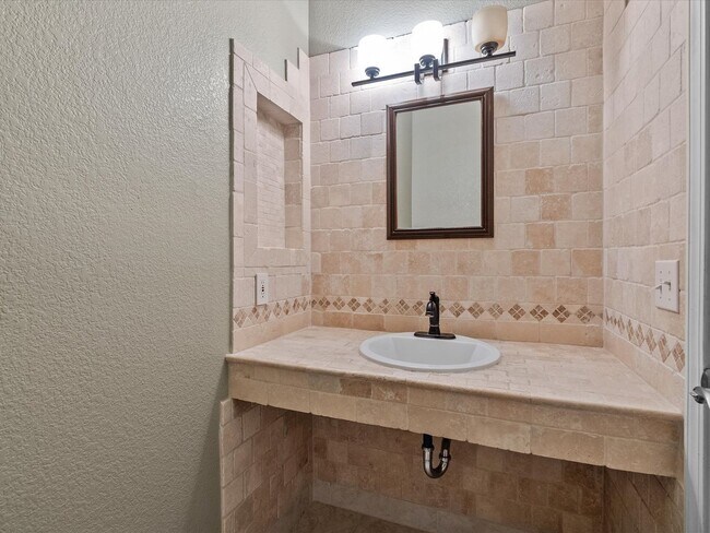 Building Photo - Fieldcreek Gem