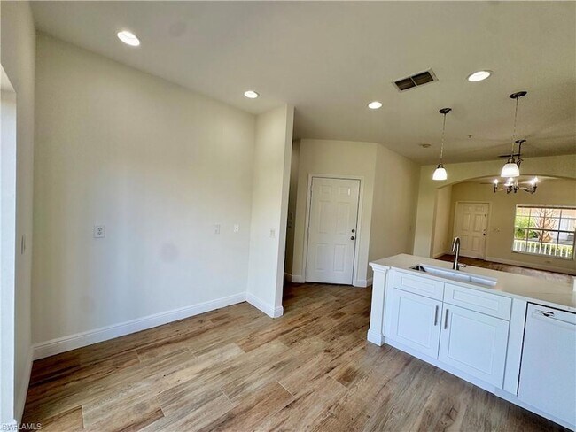 Building Photo - 3255 Tamara Dr