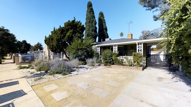 Building Photo - 3758 Tuller Ave