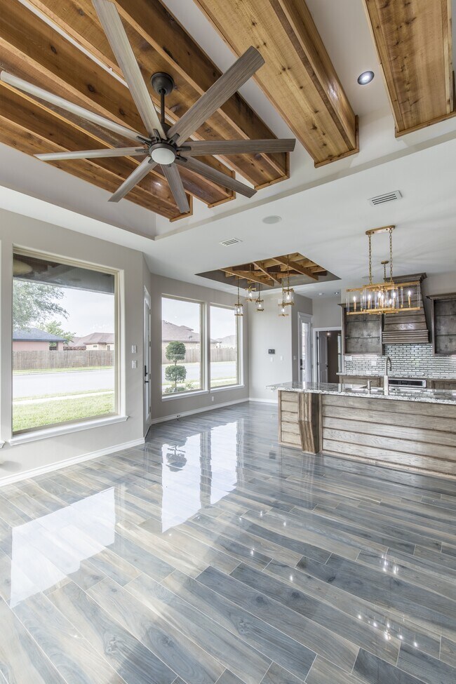 Building Photo - 10903 N 29th Ln