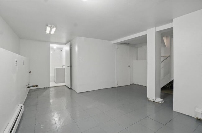 Building Photo - 419 S 7th Ave