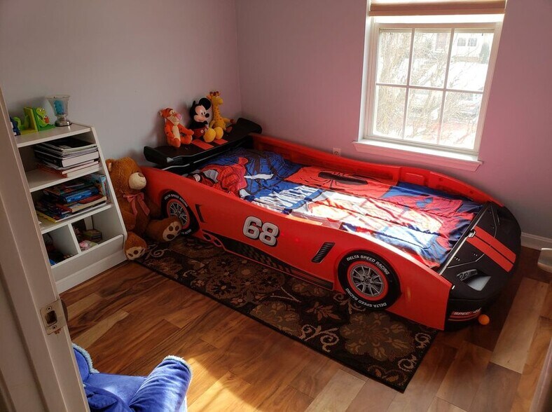 Building Photo - 12 Oaksylvan Way