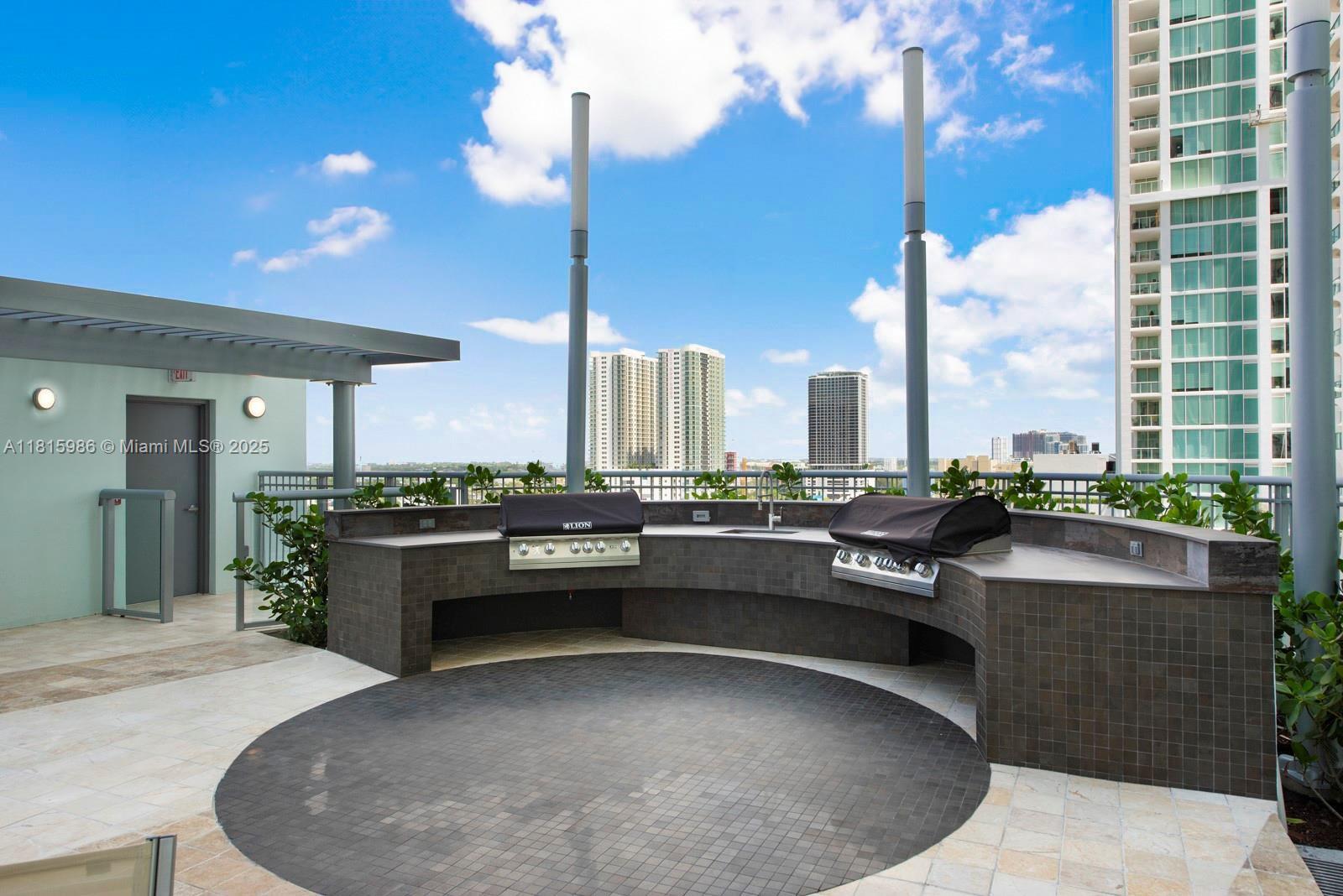 Building Photo - 900 Biscayne Blvd