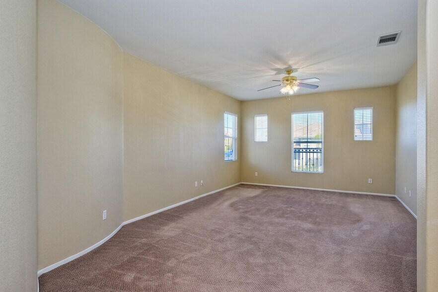 Building Photo - 44401 Penbrook Ln