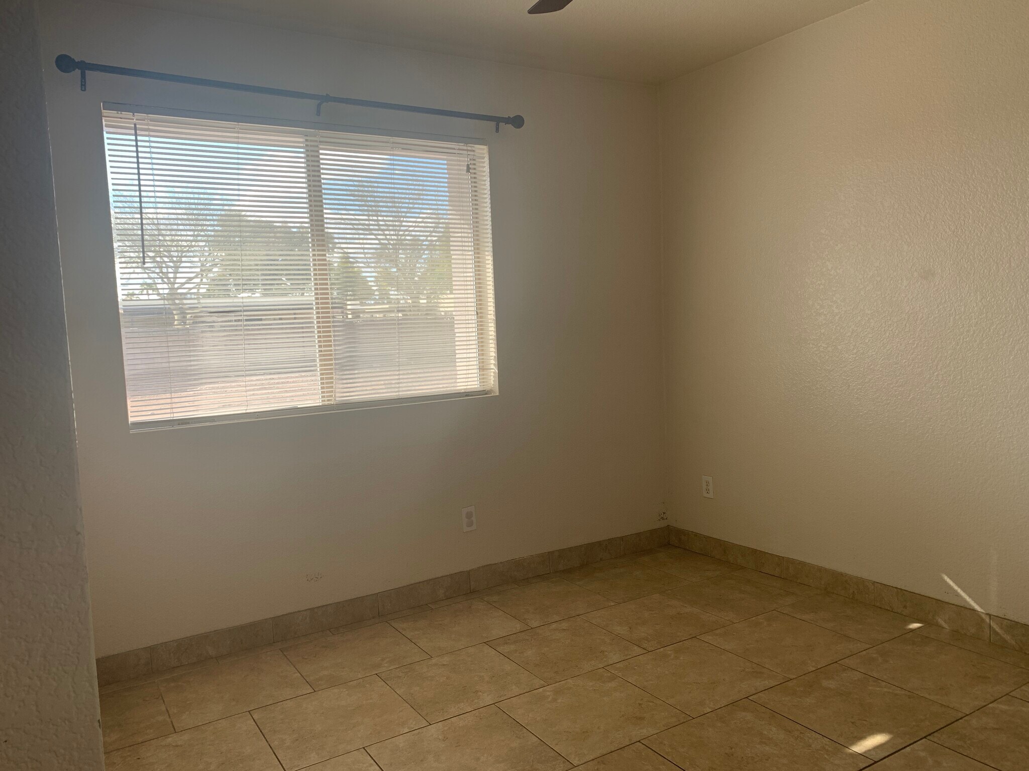 Building Photo - 444 W Ivyglen St