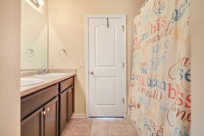 Building Photo - 285 Cantle Dr