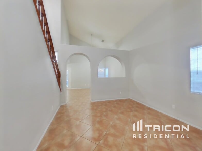 Building Photo - 6642 E Northridge St