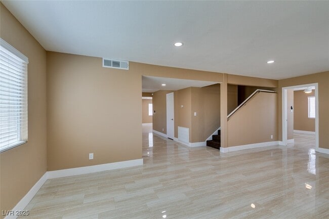 Building Photo - 3966 Green Leaf Dr