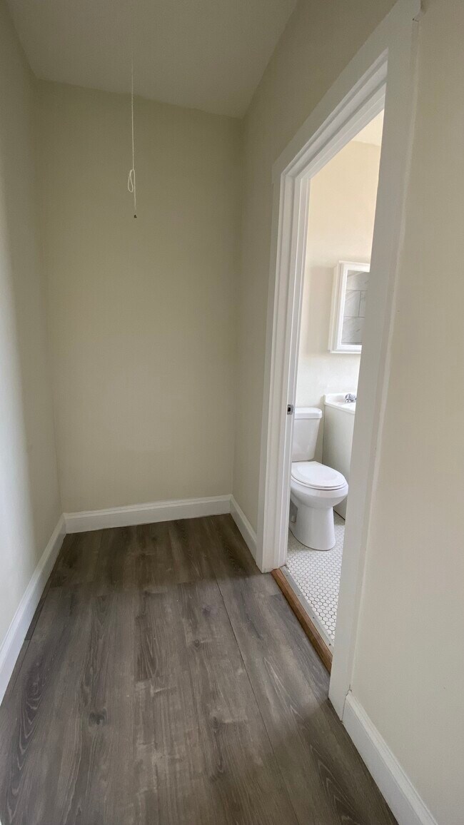 Building Photo - 839 West Sheridan-308