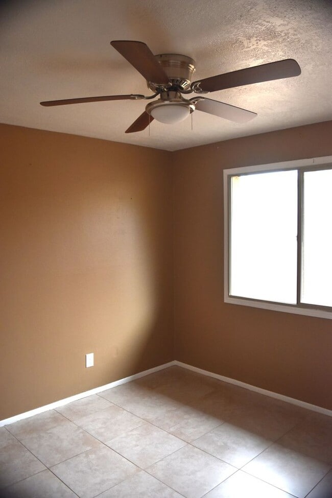 Building Photo - Awesome 5 Bed 2 Bath Home at ASU