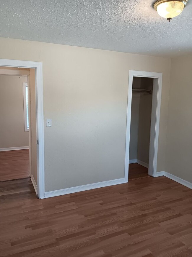 Building Photo - 2/1 home for rent - Come see before it is ...