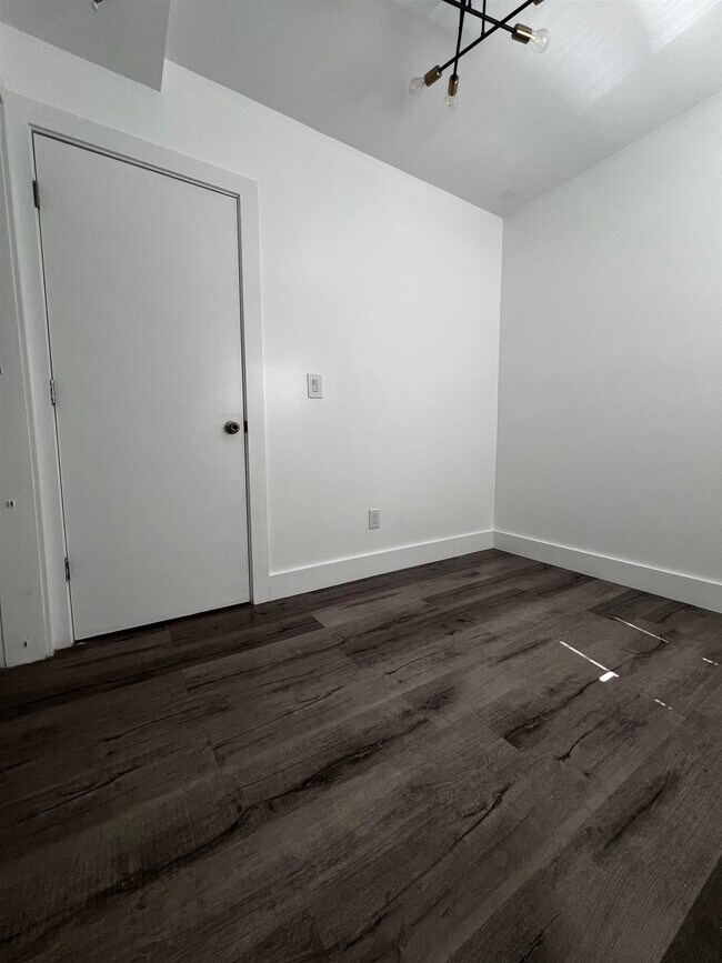 Building Photo - 28 E 47th St