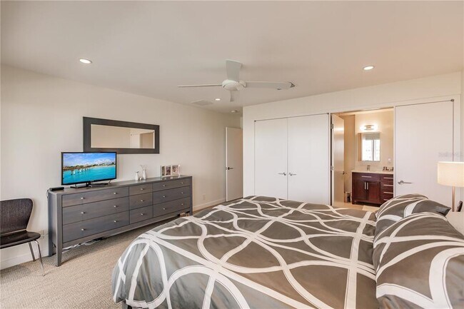 Building Photo - 1200 E Peppertree Ln