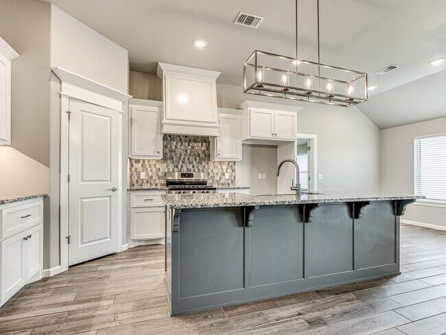 Building Photo - Newer Home in Ironstone + 3 bedrooms + 2 bathrooms + Edmond Schools