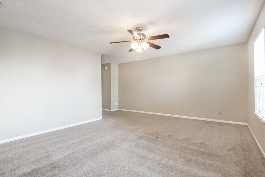 Building Photo - 9047 Bainbridge Dr