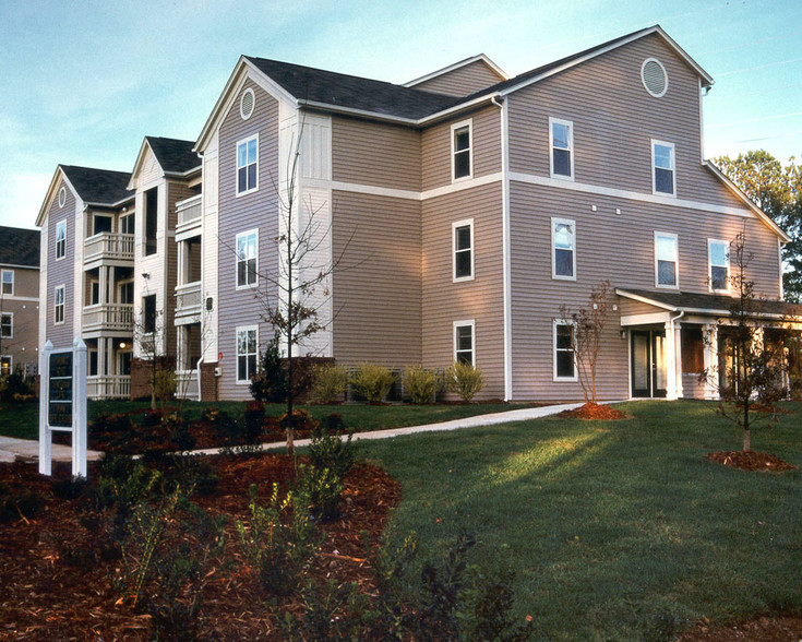 Dobbins Hill Apartments - Dobbins Hill Apartment Homes