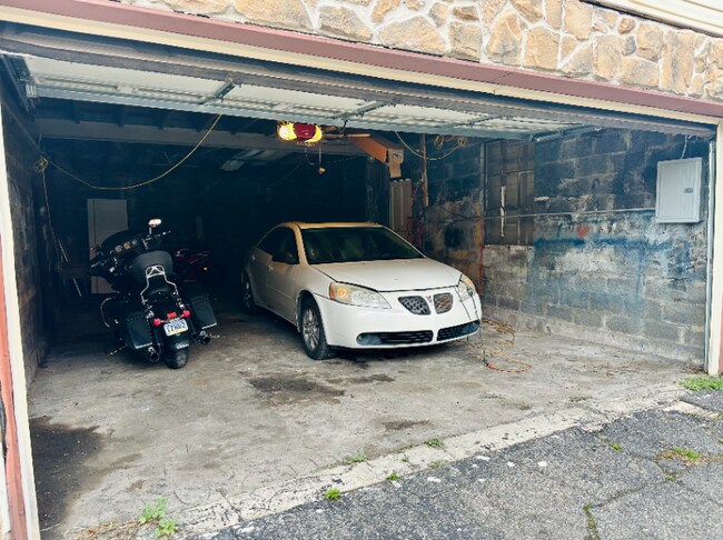 Building Photo - 146 S Nicholas St