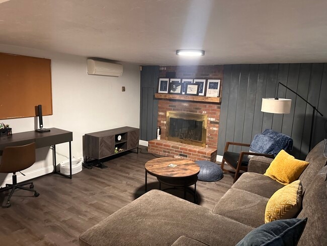 Primary Photo - 58 Minehan Ln