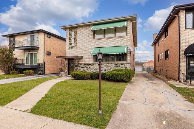 Building Photo - 341 Crandon Ave
