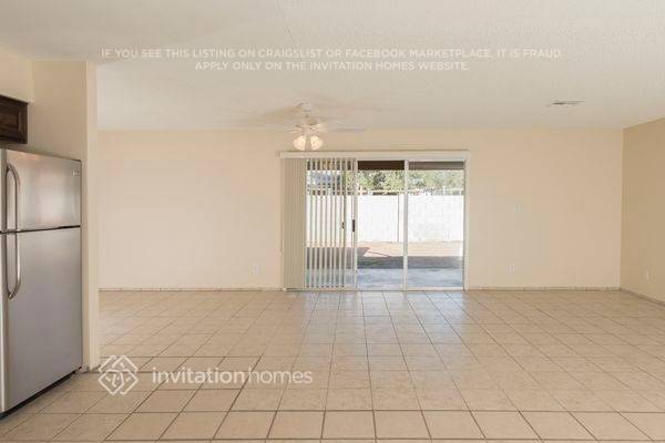 Building Photo - 1216 W Halstead Dr