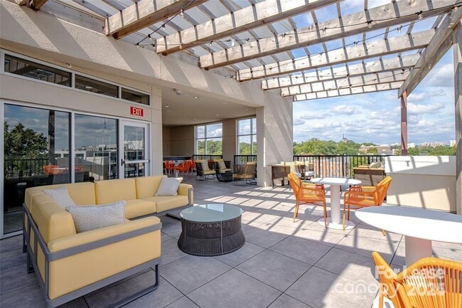 Building Photo - 905 Kenilworth Ave