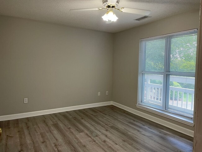 Building Photo - 2BR Waterfront Condo in Davidson. Enjoy Beautiful Year Round Lake Views!