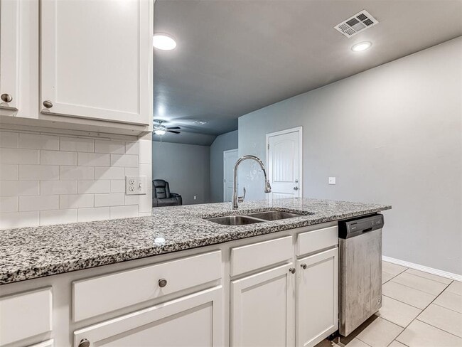 Building Photo - 609 N 5th St