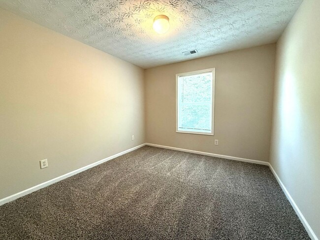 Building Photo - Welcome to this charming 3 bedroom, 2.5 ba...
