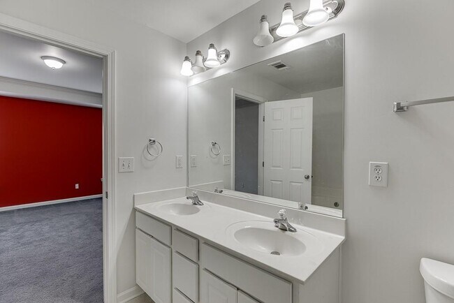 Building Photo - 805 Tulip Poplar Way