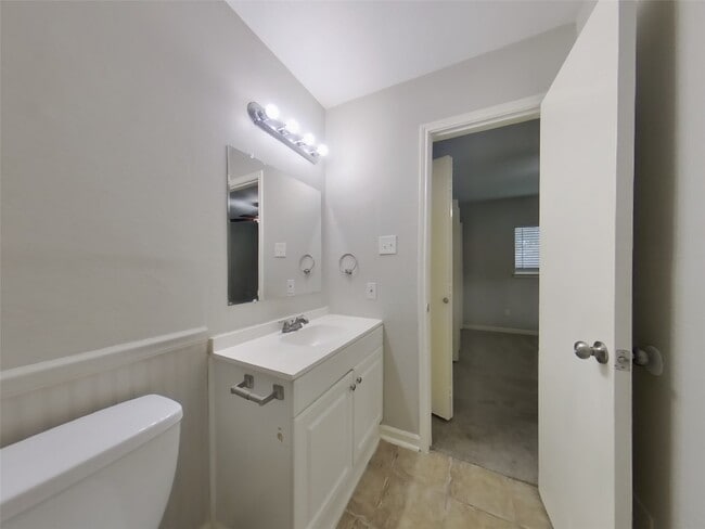 Building Photo - 14202 Clear Forest Dr
