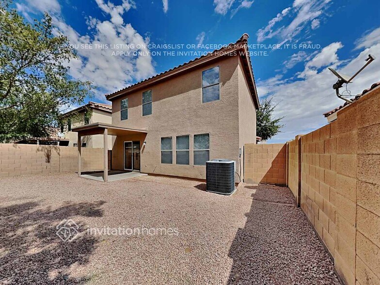 Building Photo - 651 E Banelli Pl