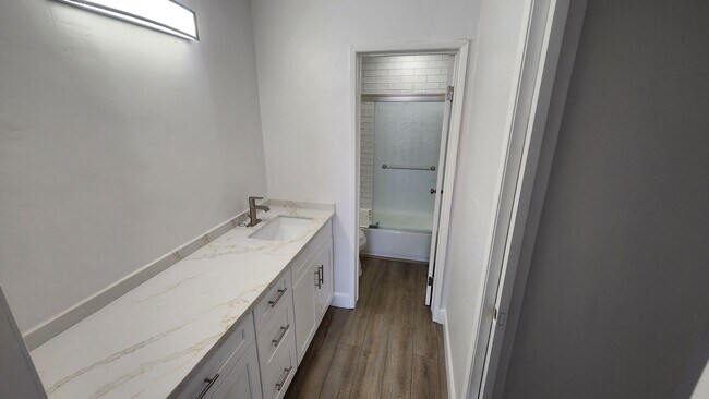 Building Photo - 2BD/2BA Condo in The Plaza Community - Pac...