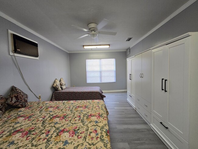 Building Photo - 3/2- Adorable home in Northwood Pines