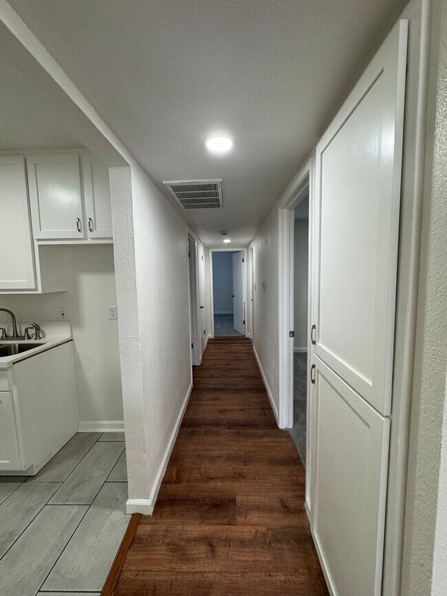 Building Photo - Downstairs 2 bed, 1 bath newly remolded unit coming soon!!