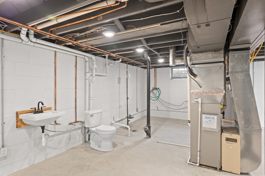 Building Photo - 5616 Nevada Ave N