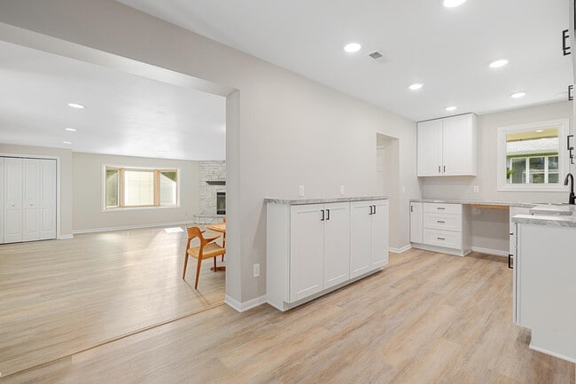 Building Photo - 4705 Highland Park Dr