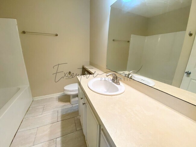 Building Photo - 2-Bed, 2.5-Bath Townhouse – Walk to McNeese State University!