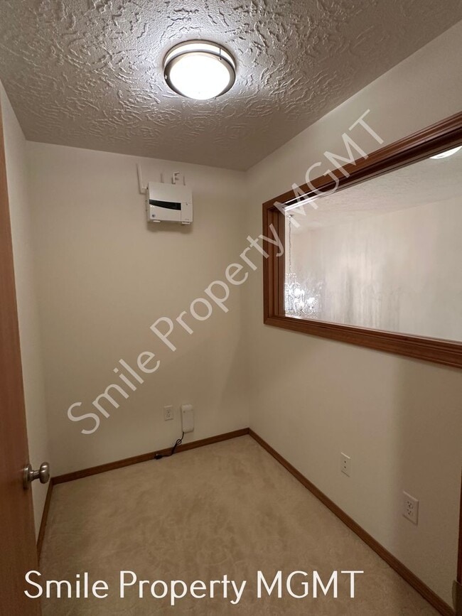 Building Photo - Lovely house with 4 bedrooms, 2 bonus room...