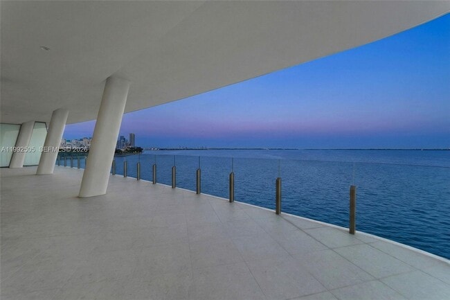 Building Photo - 5 Grove Isle Dr