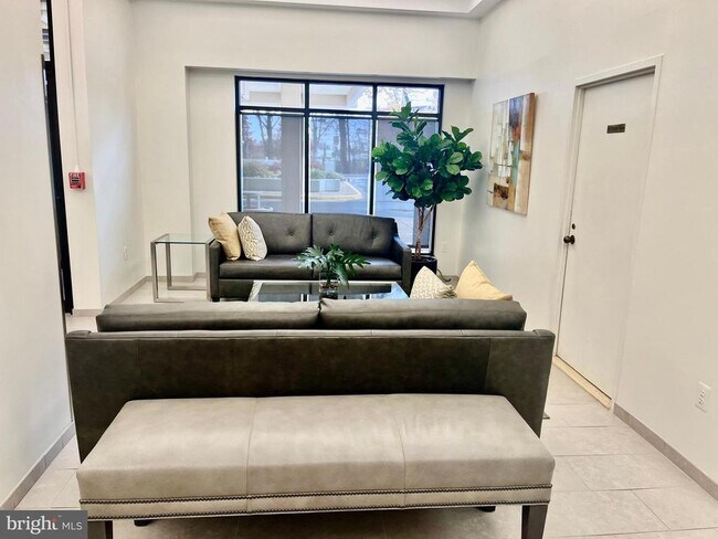 Building Photo - 1808 Old Meadow Rd